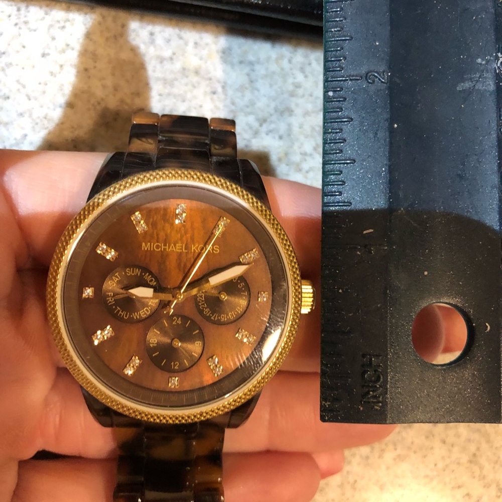 Michael Kors tortoise shell watch - Picture 4 of 4
